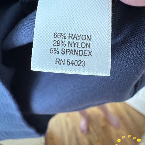 Banana Republic lightweight knit mini skirt - Picture 4 of 4